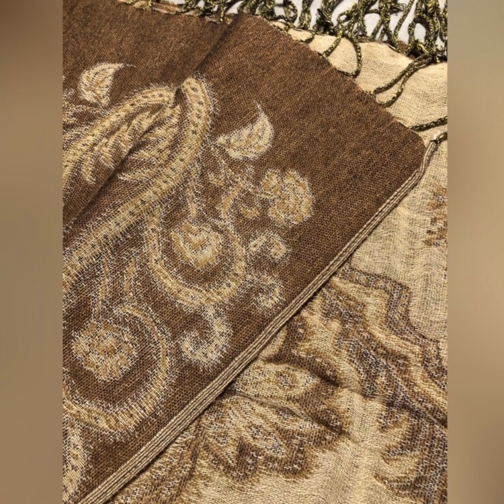 4 Scarves - Picture 7 of 9